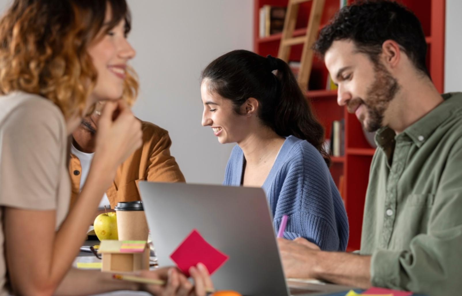 Espace de travail créatif pour développer ses compétences en écriture